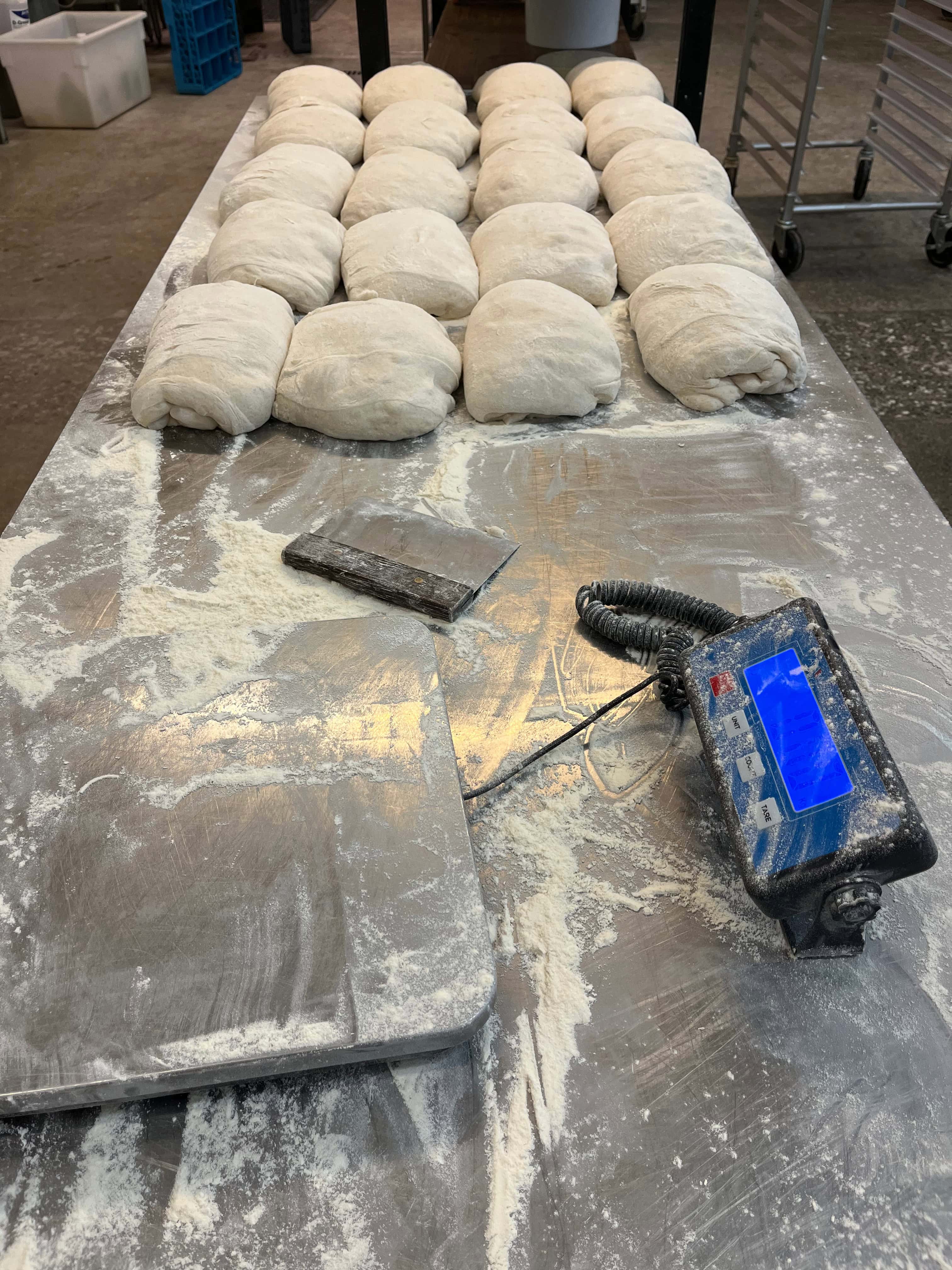 A large amount of dough after cutting and preshaping (using a scale).